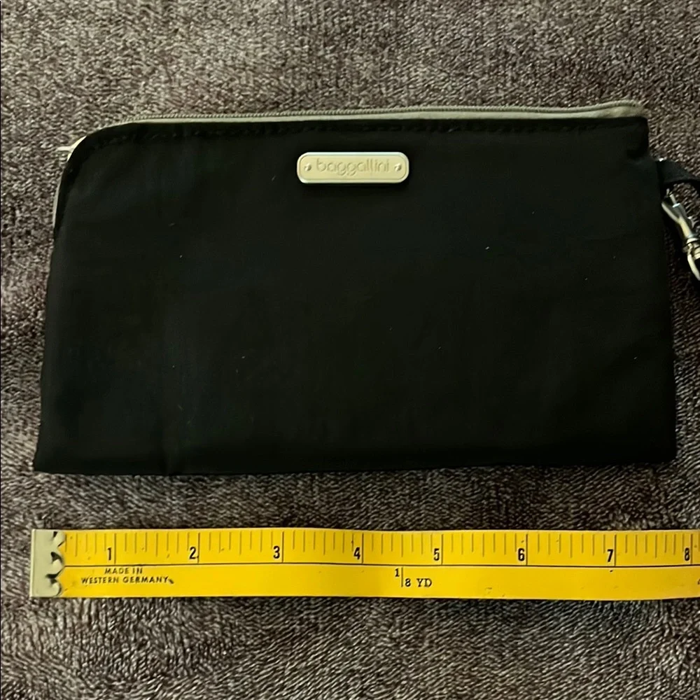 Baggallini Black Wristlet